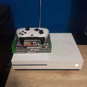 Xbox one s with controller & 3 Games.